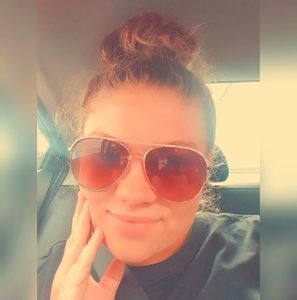 Meet your Posher, Noémie